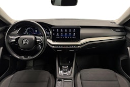 valkoinen Skoda Octavia 2021 kuva 9.