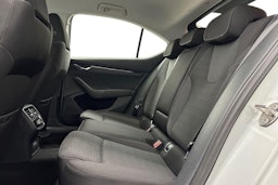 valkoinen Skoda Octavia 2021 kuva 10.