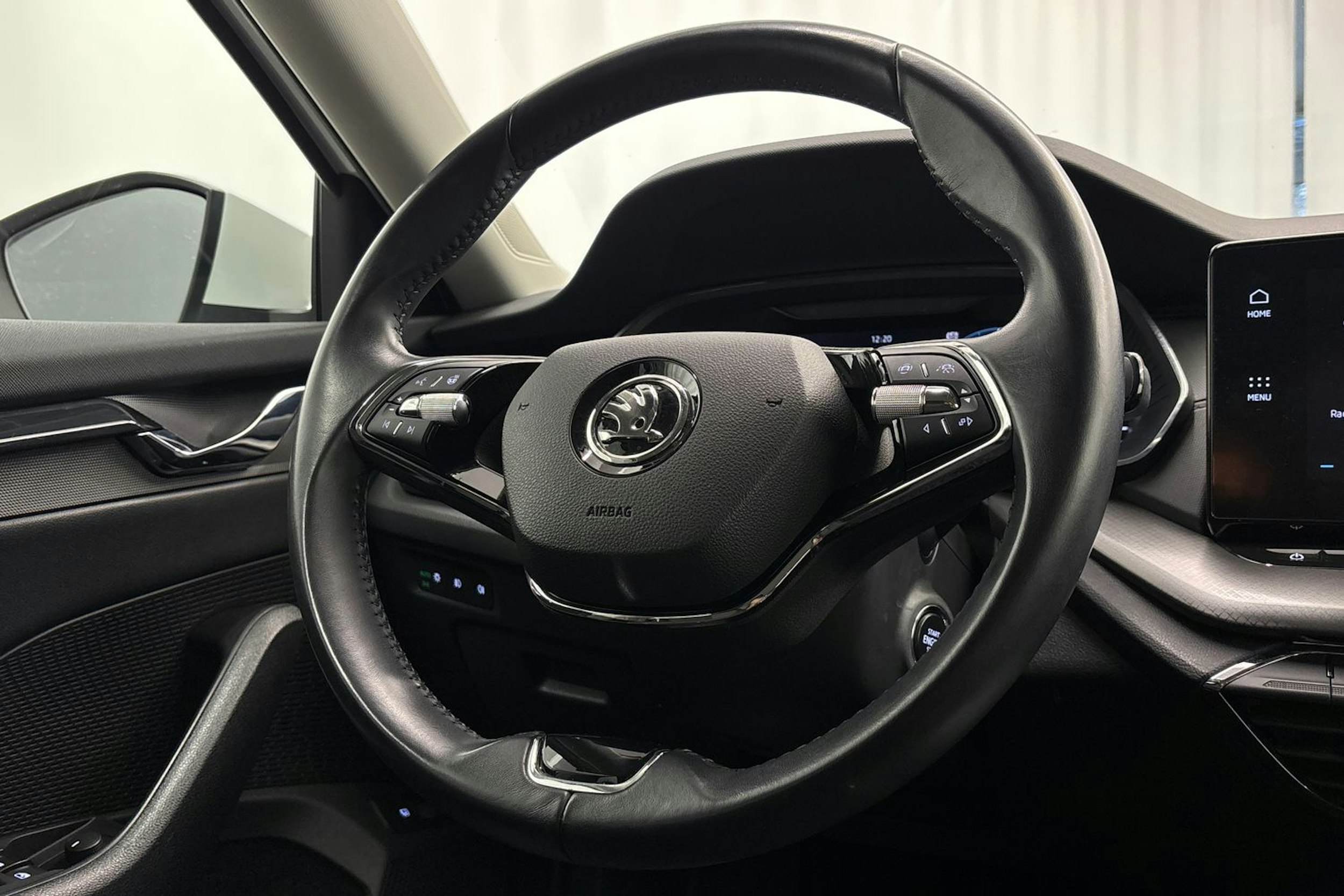 valkoinen Skoda Octavia 2021 kuva 15.