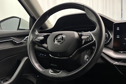 valkoinen Skoda Octavia 2021 kuva 15.
