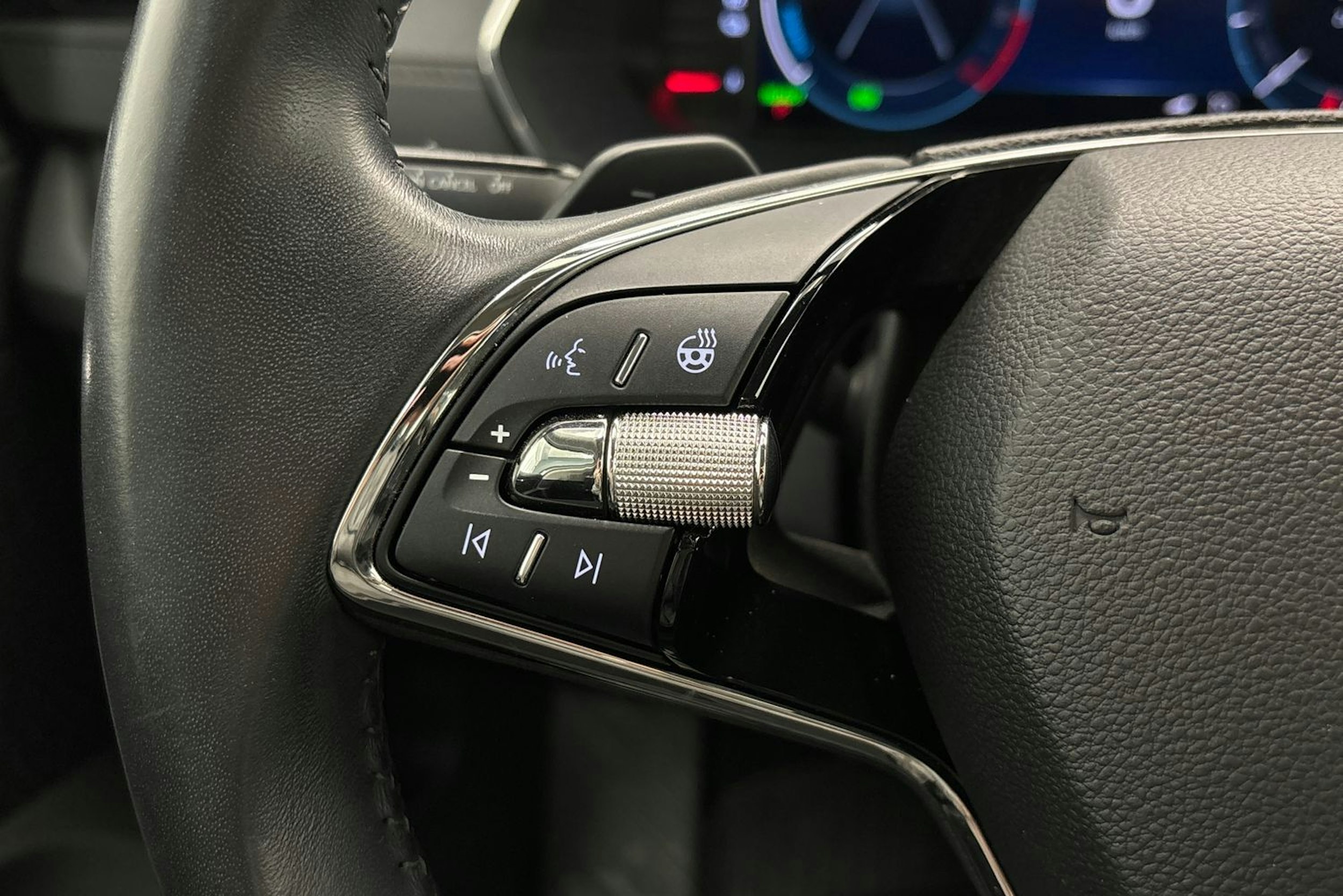 valkoinen Skoda Octavia 2021 kuva 16.