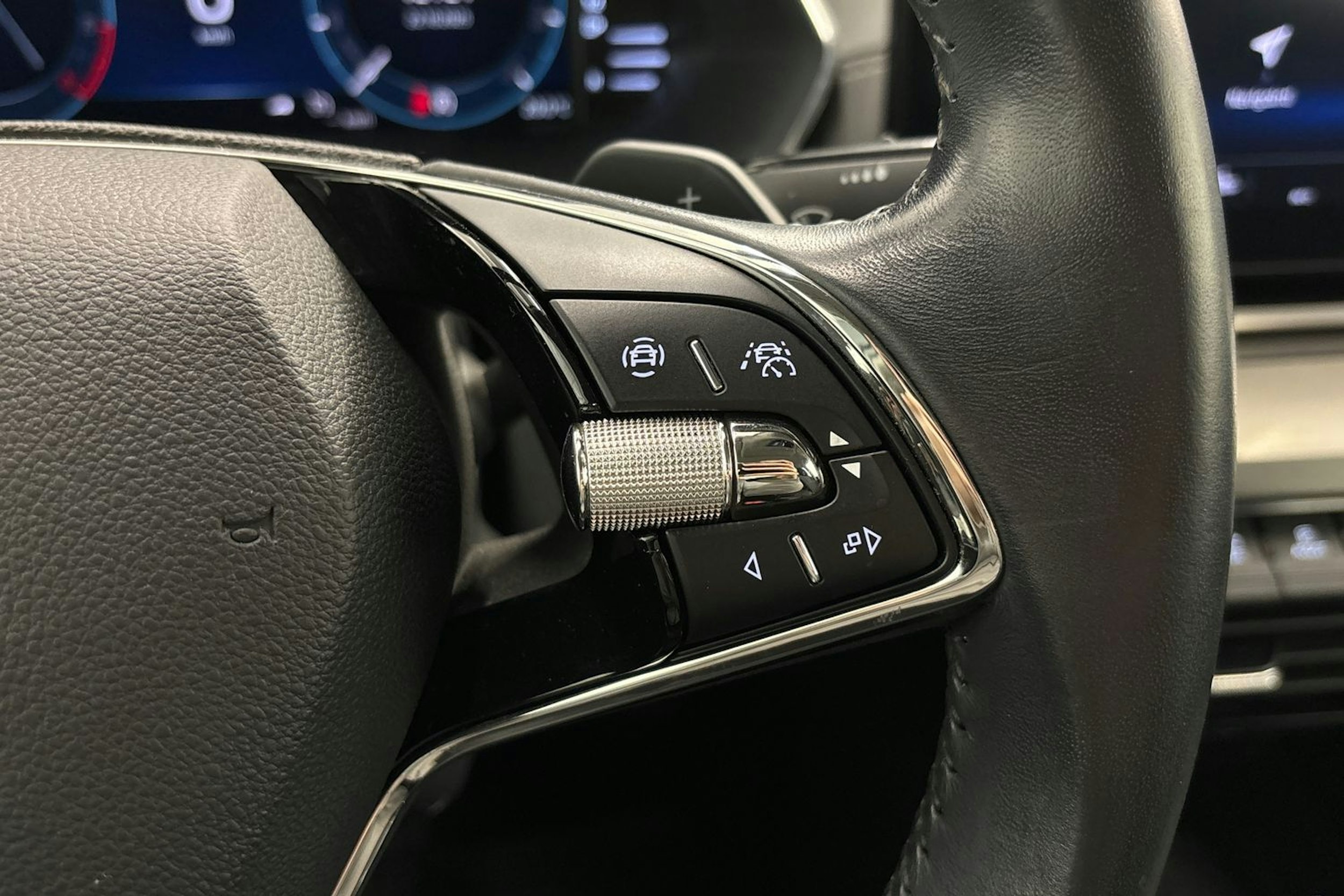 valkoinen Skoda Octavia 2021 kuva 17.