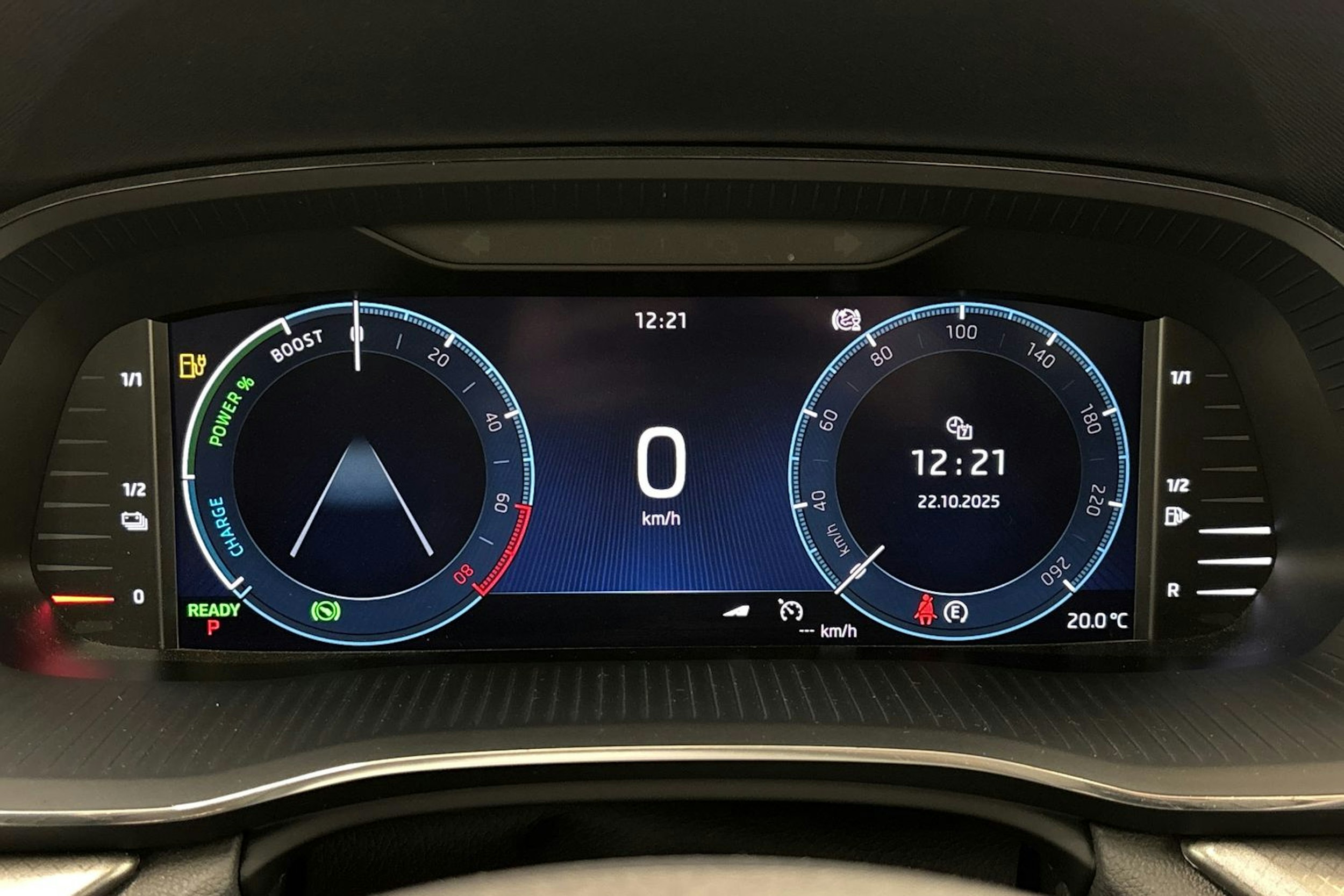 valkoinen Skoda Octavia 2021 kuva 18.