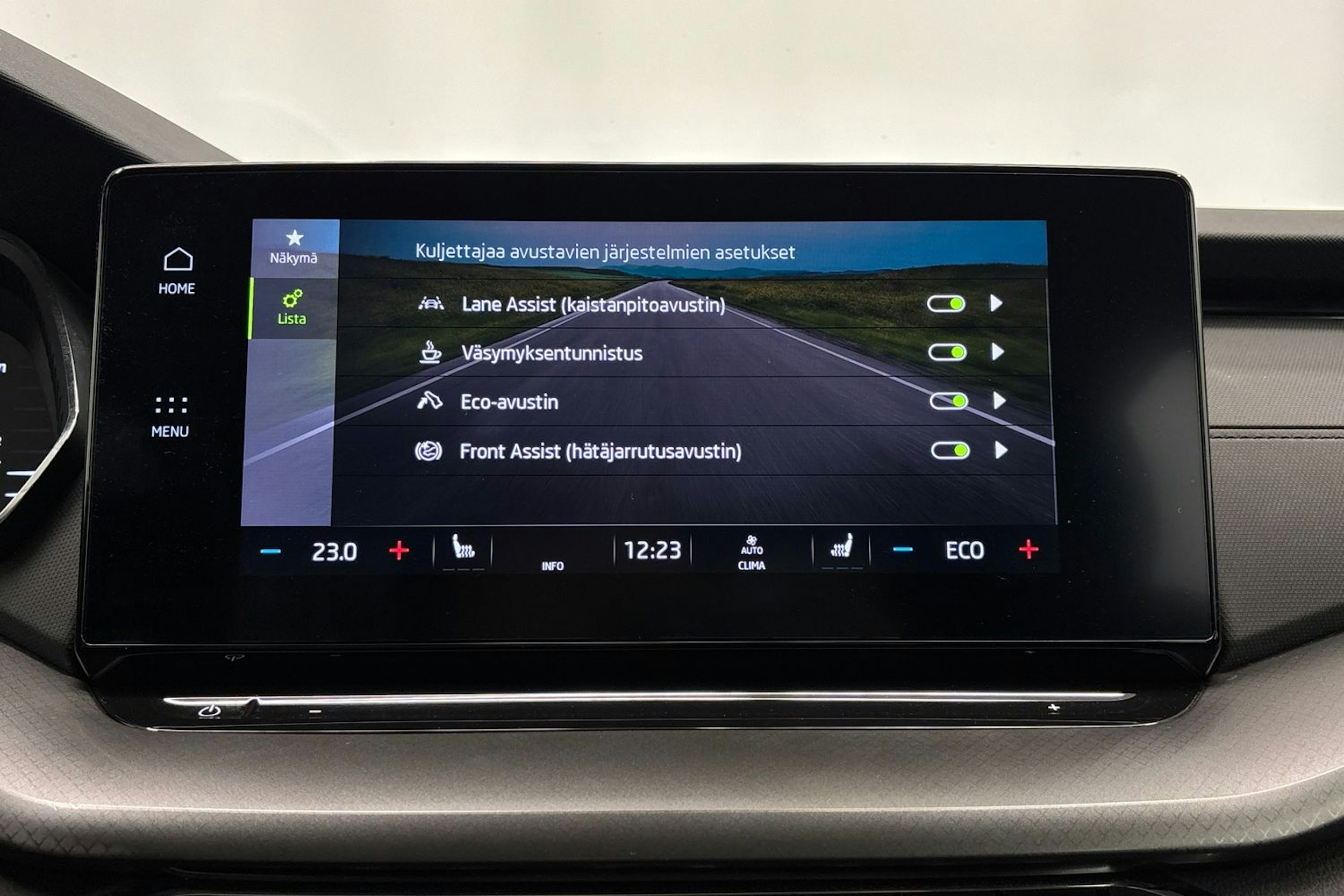 valkoinen Skoda Octavia 2021 kuva 20.