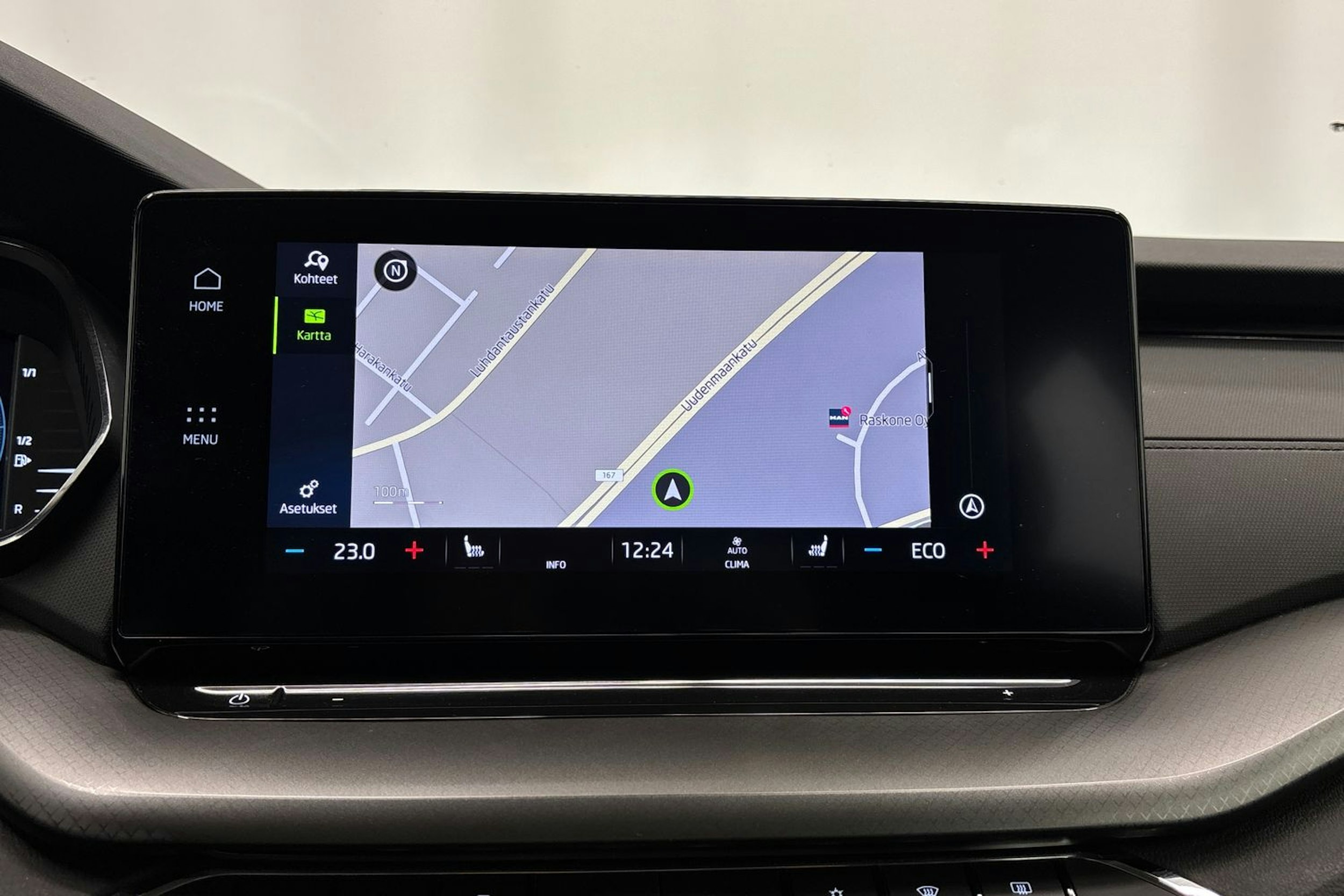 valkoinen Skoda Octavia 2021 kuva 22.