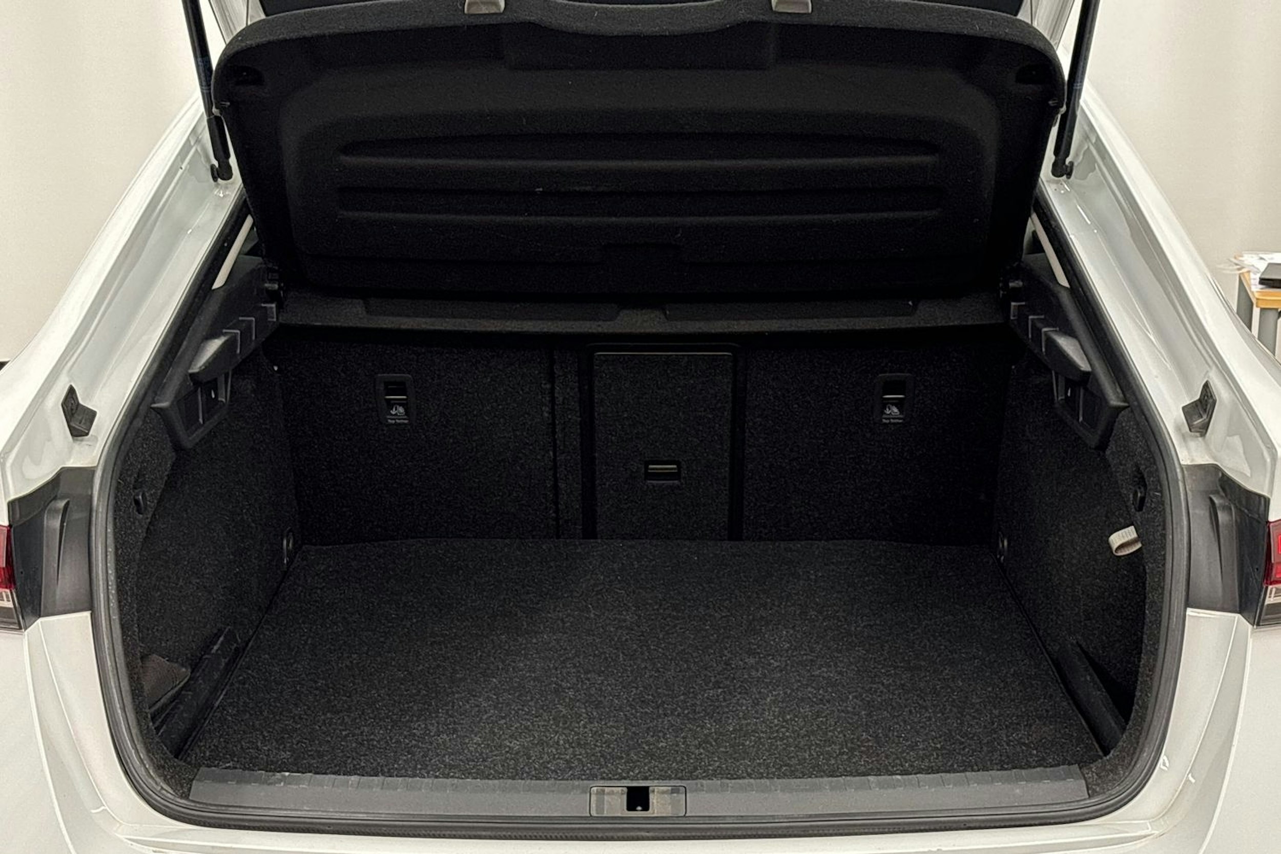 valkoinen Skoda Octavia 2021 kuva 25.