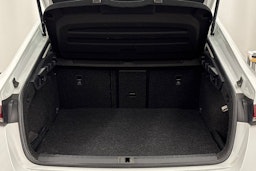 valkoinen Skoda Octavia 2021 kuva 25.