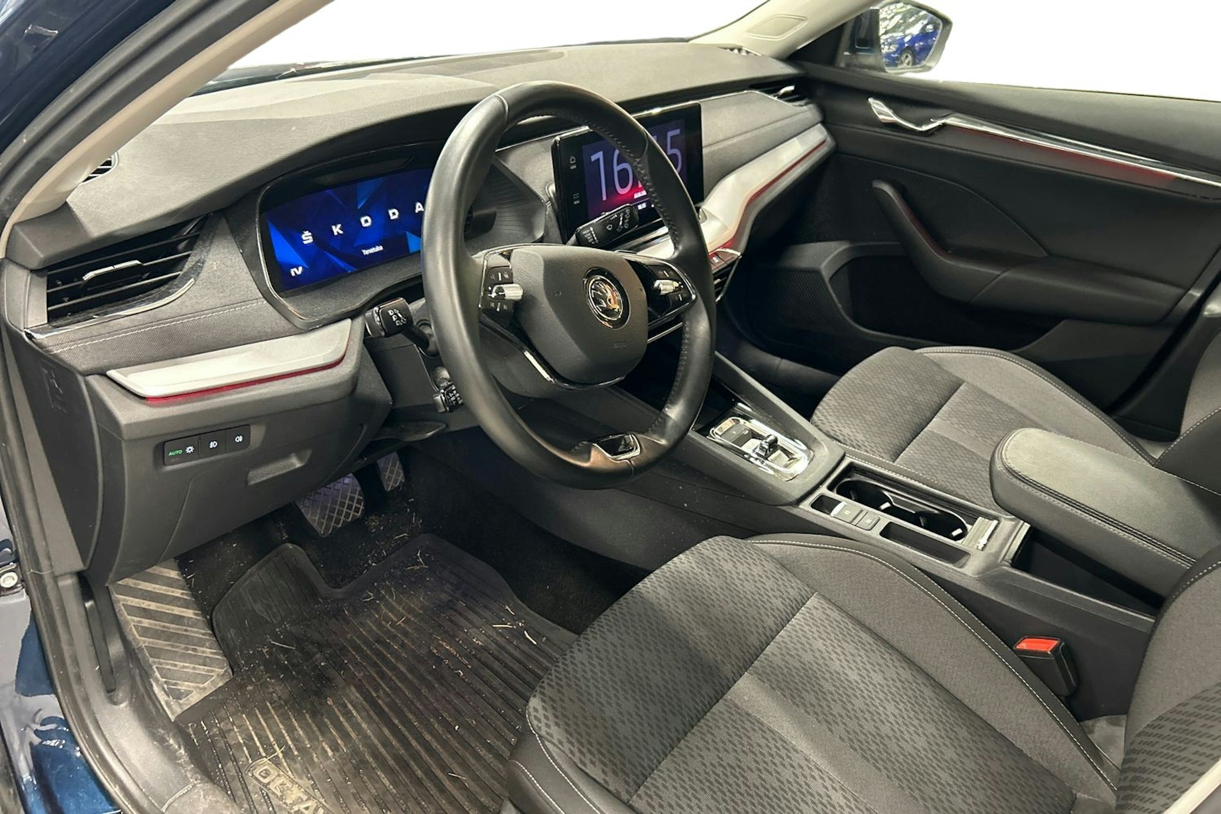 sininen Skoda Octavia 2021 kuva 3.
