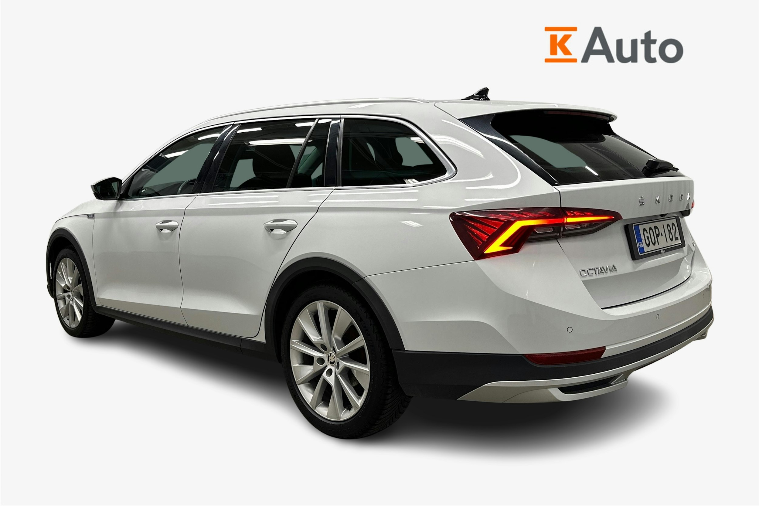 valkoinen Skoda Octavia 2021 kuva 2.