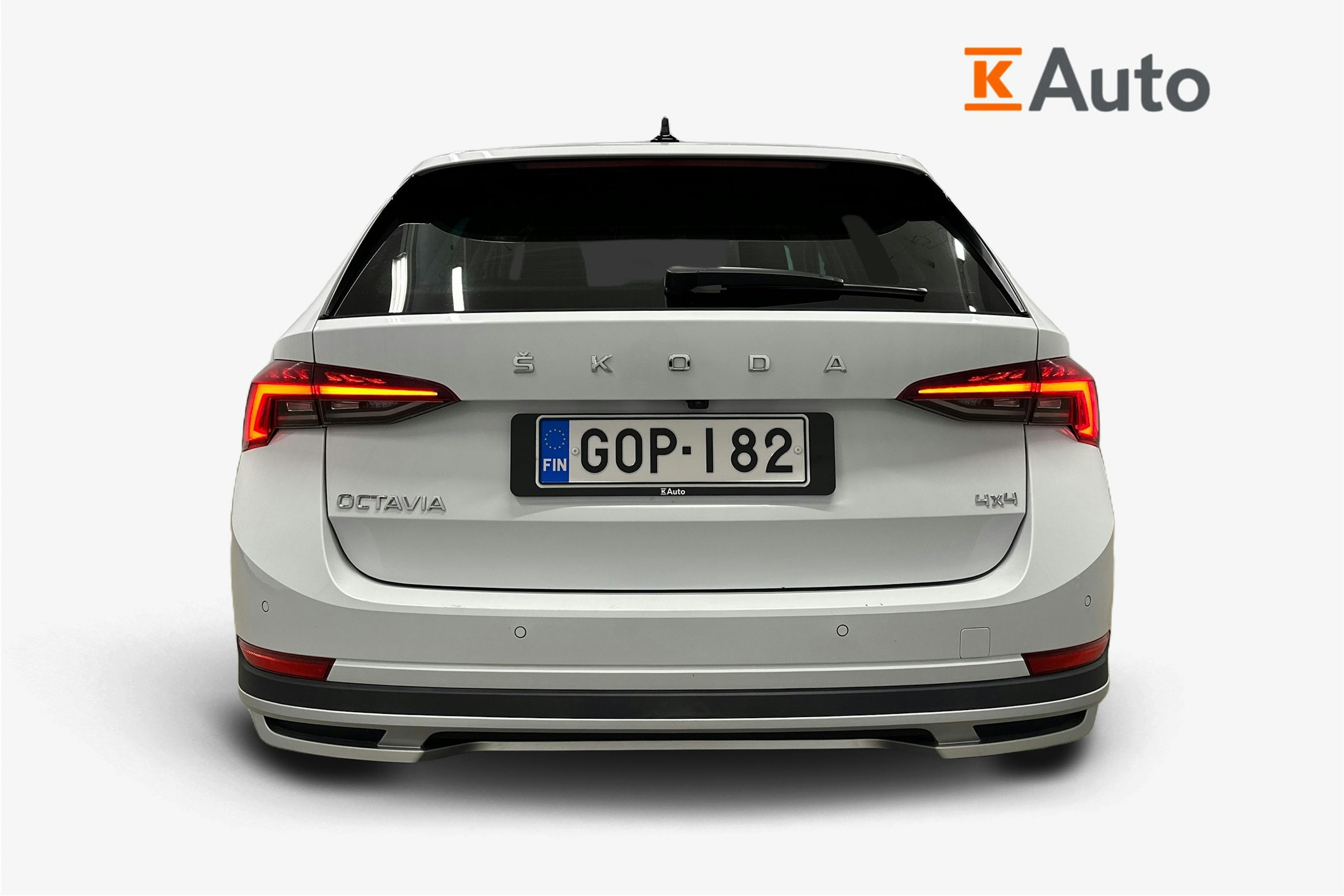 valkoinen Skoda Octavia 2021 kuva 3.