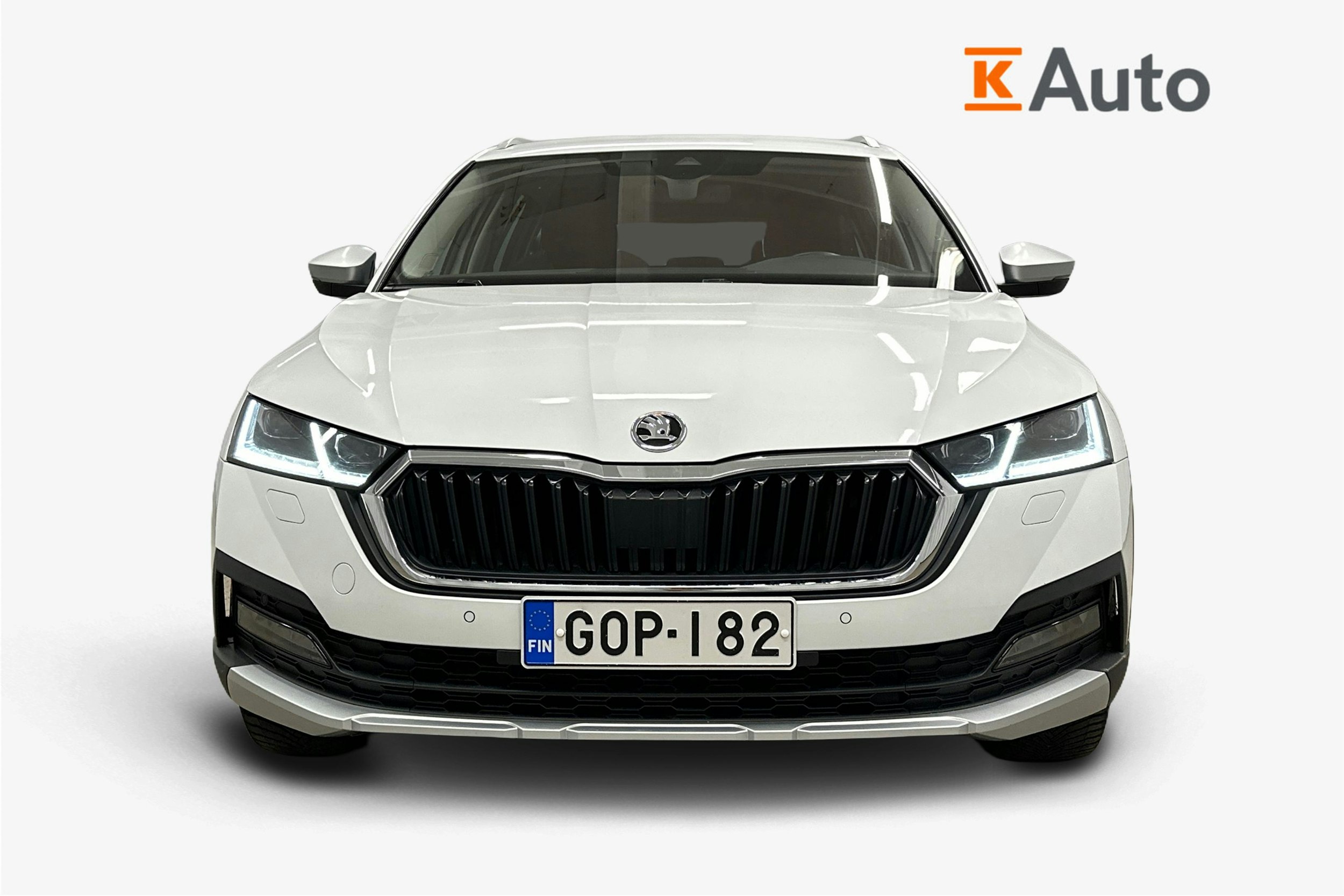 valkoinen Skoda Octavia 2021 kuva 5.