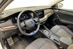 valkoinen Skoda Octavia 2021 kuva 7.
