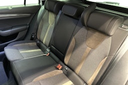valkoinen Skoda Octavia 2021 kuva 10.