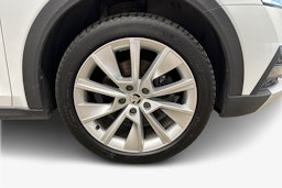 valkoinen Skoda Octavia 2021 kuva 11.