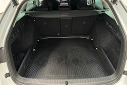 valkoinen Skoda Octavia 2021 kuva 14.