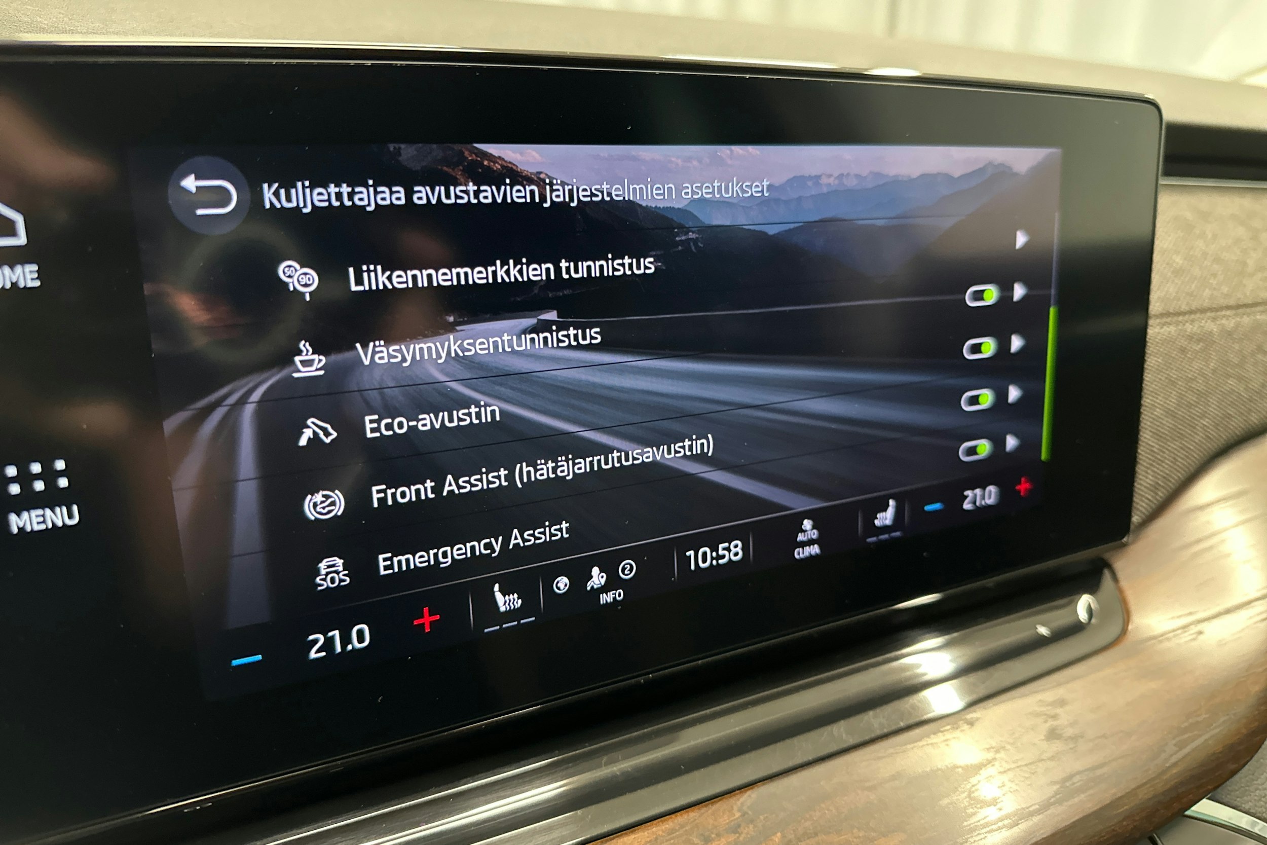 valkoinen Skoda Octavia 2021 kuva 17.