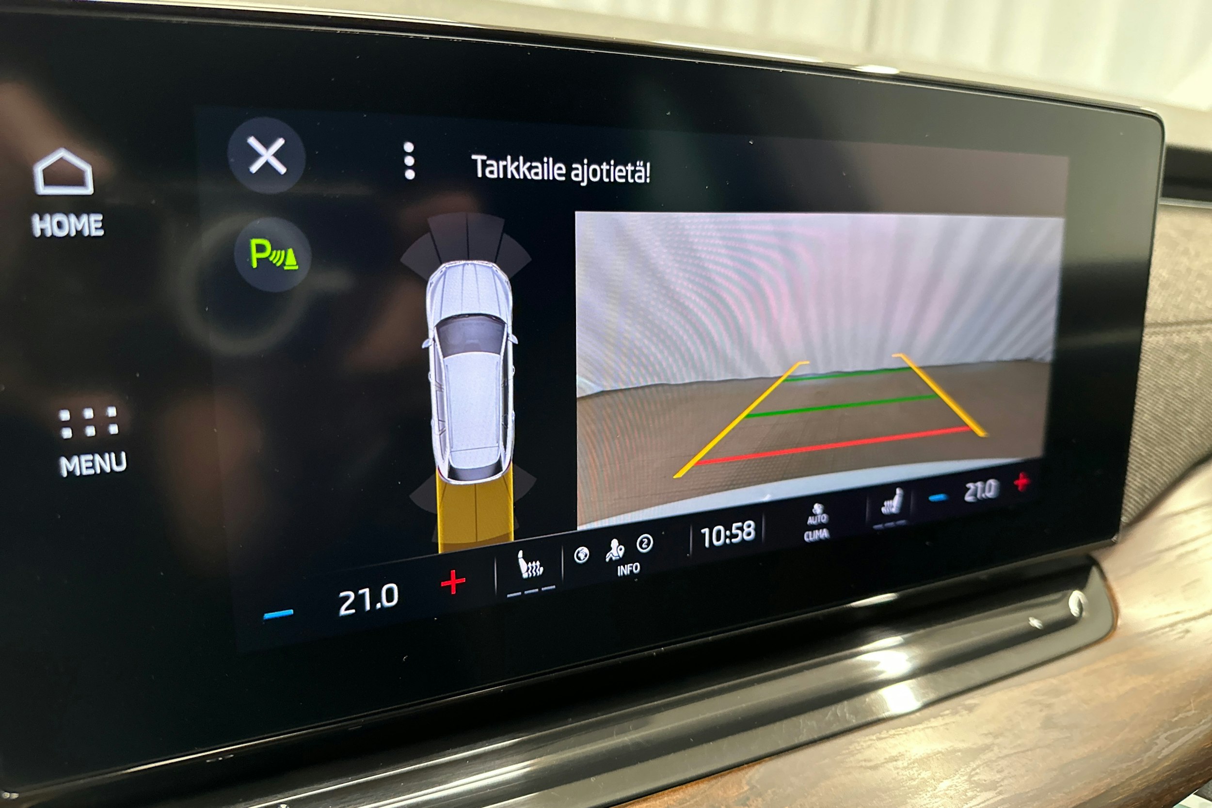 valkoinen Skoda Octavia 2021 kuva 19.