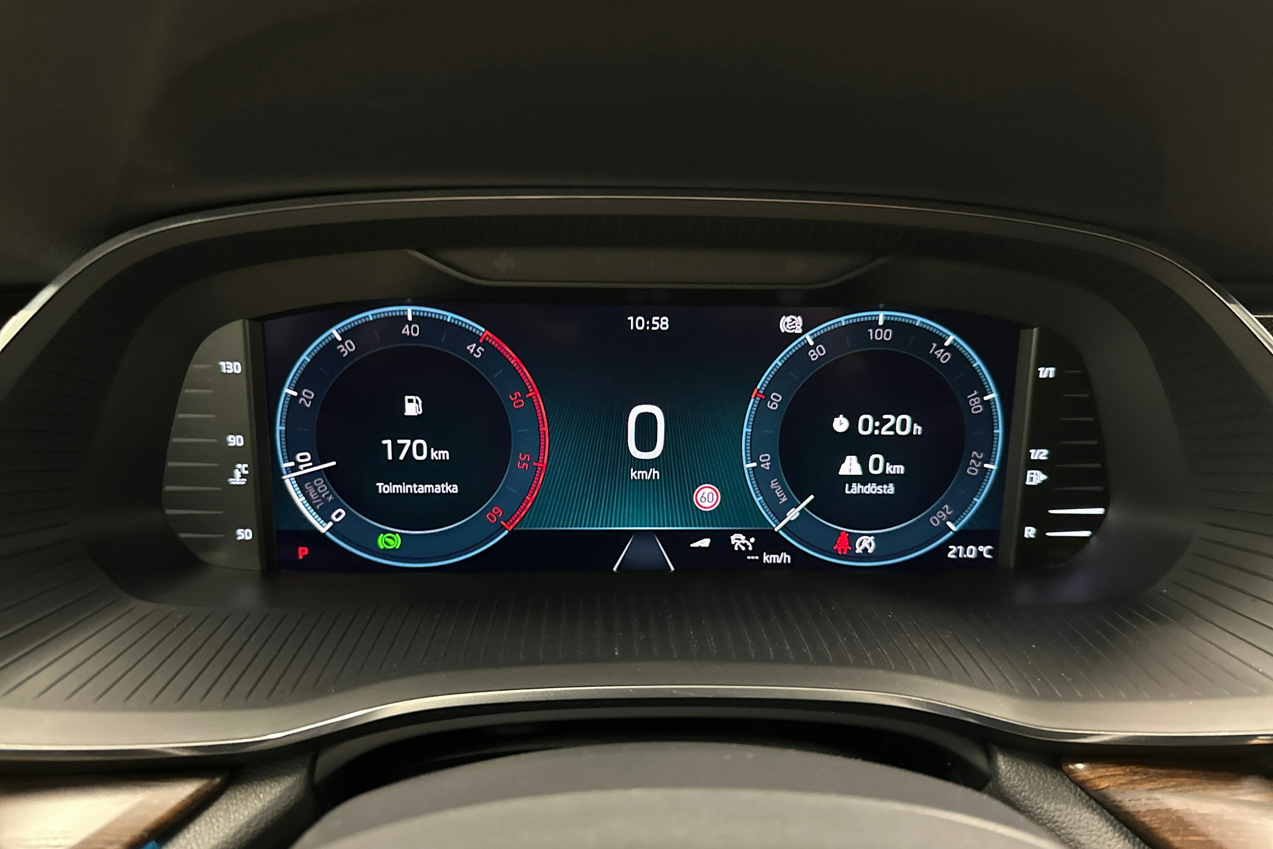 valkoinen Skoda Octavia 2021 kuva 20.