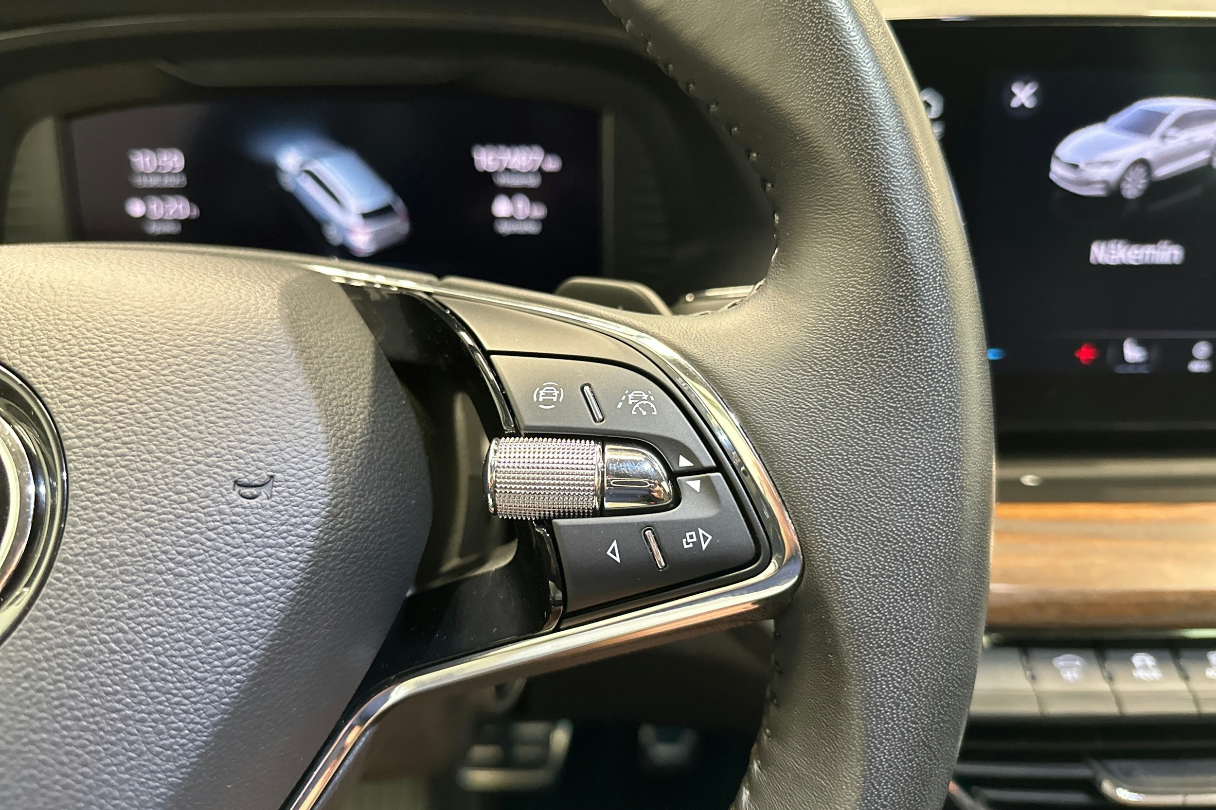 valkoinen Skoda Octavia 2021 kuva 21.
