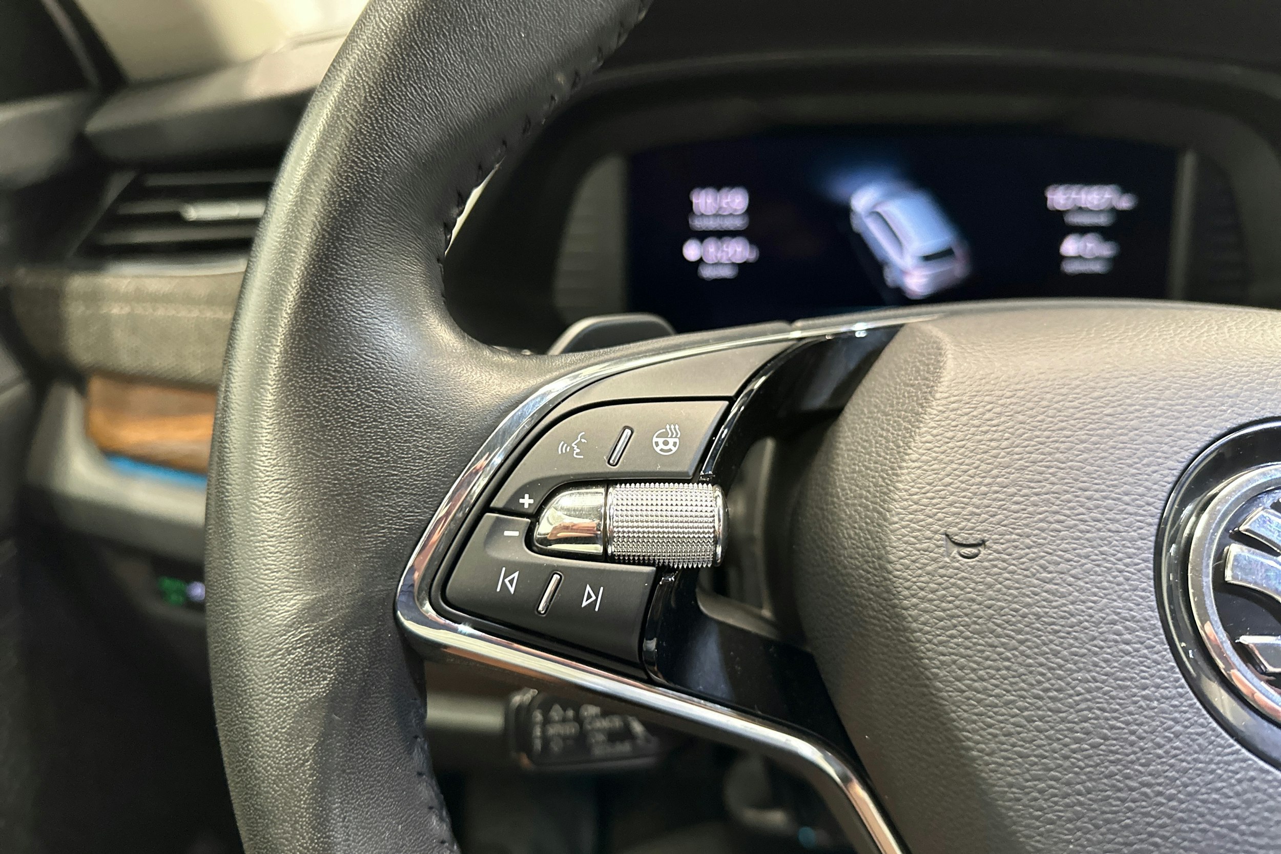 valkoinen Skoda Octavia 2021 kuva 22.