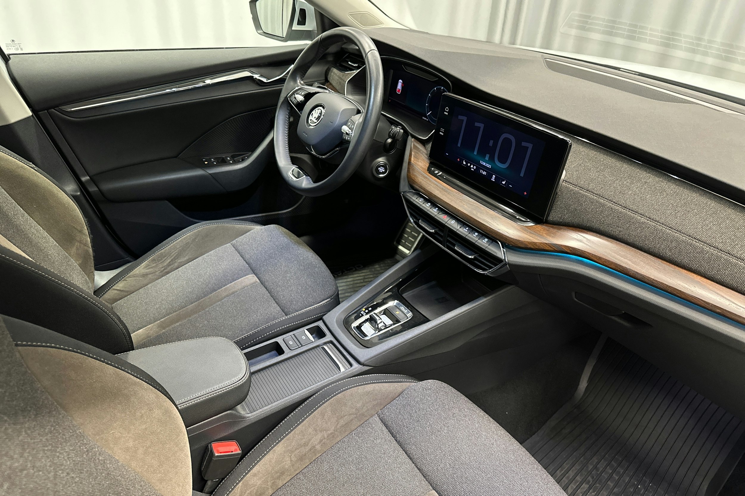 valkoinen Skoda Octavia 2021 kuva 27.