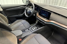 valkoinen Skoda Octavia 2021 kuva 27.