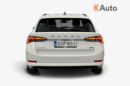 valkoinen Skoda Octavia 2021 kuva 4.
