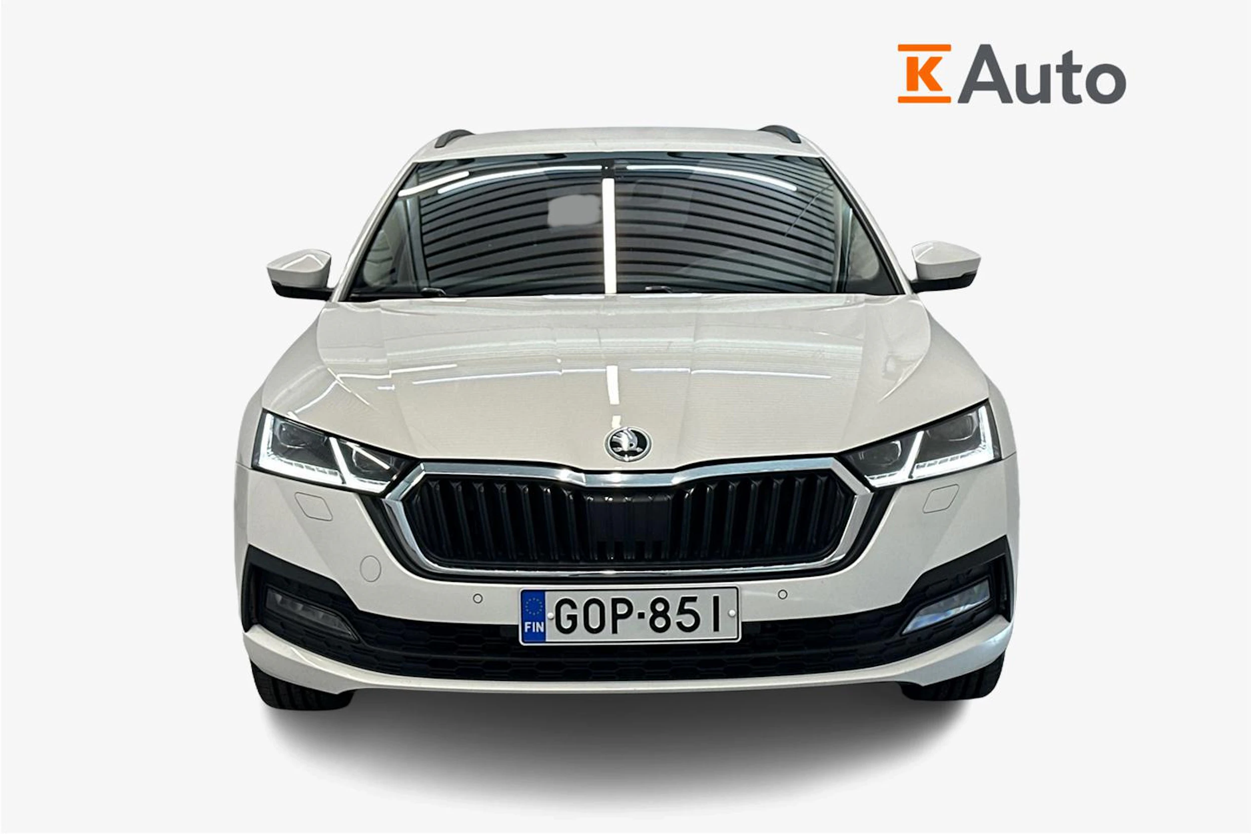 valkoinen Skoda Octavia 2021 kuva 5.