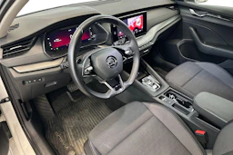 valkoinen Skoda Octavia 2021 kuva 8.