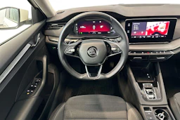 valkoinen Skoda Octavia 2021 kuva 9.