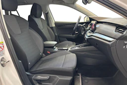 valkoinen Skoda Octavia 2021 kuva 11.