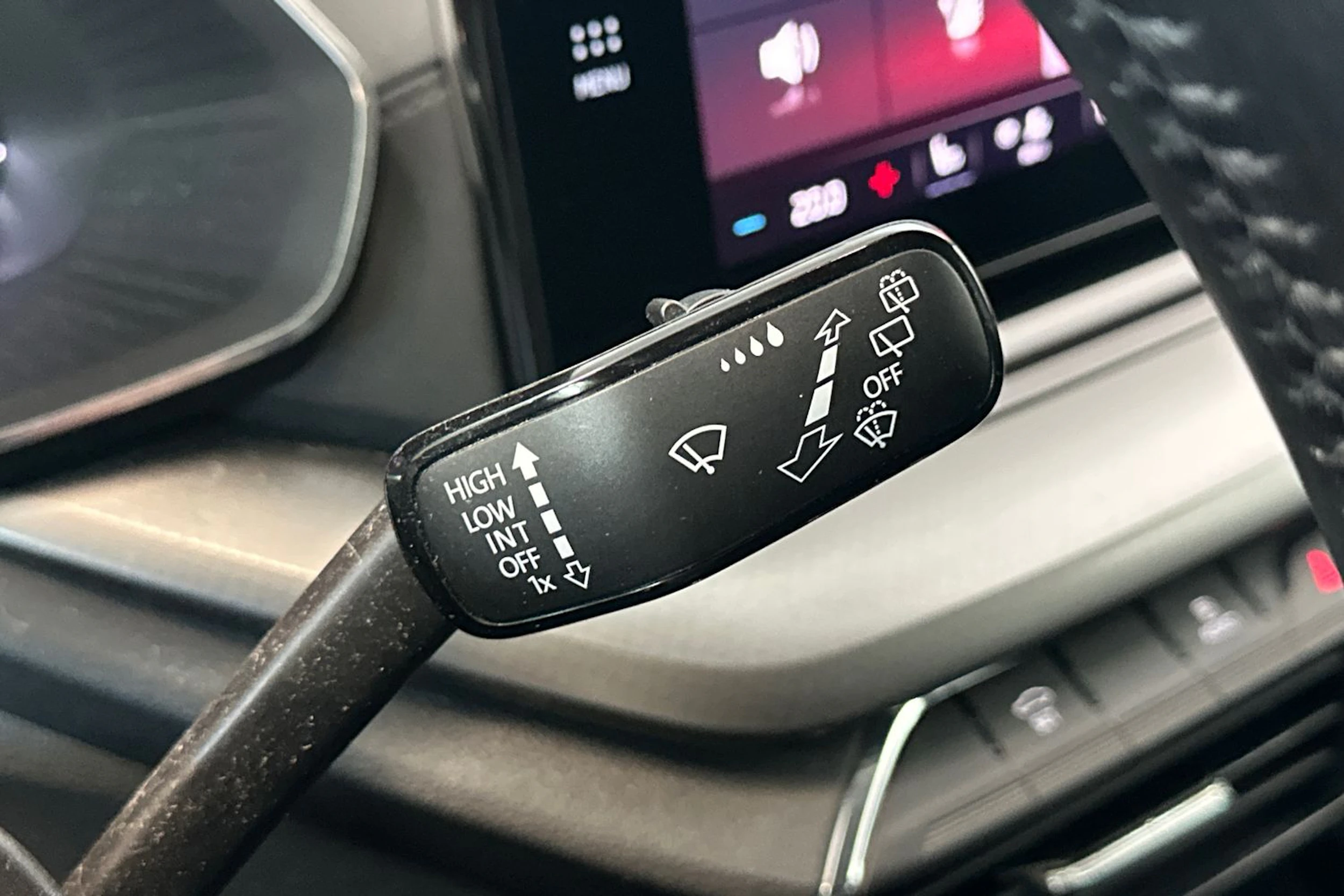 valkoinen Skoda Octavia 2021 kuva 18.