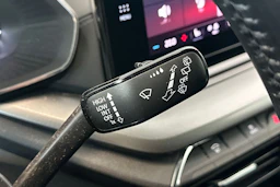 valkoinen Skoda Octavia 2021 kuva 18.