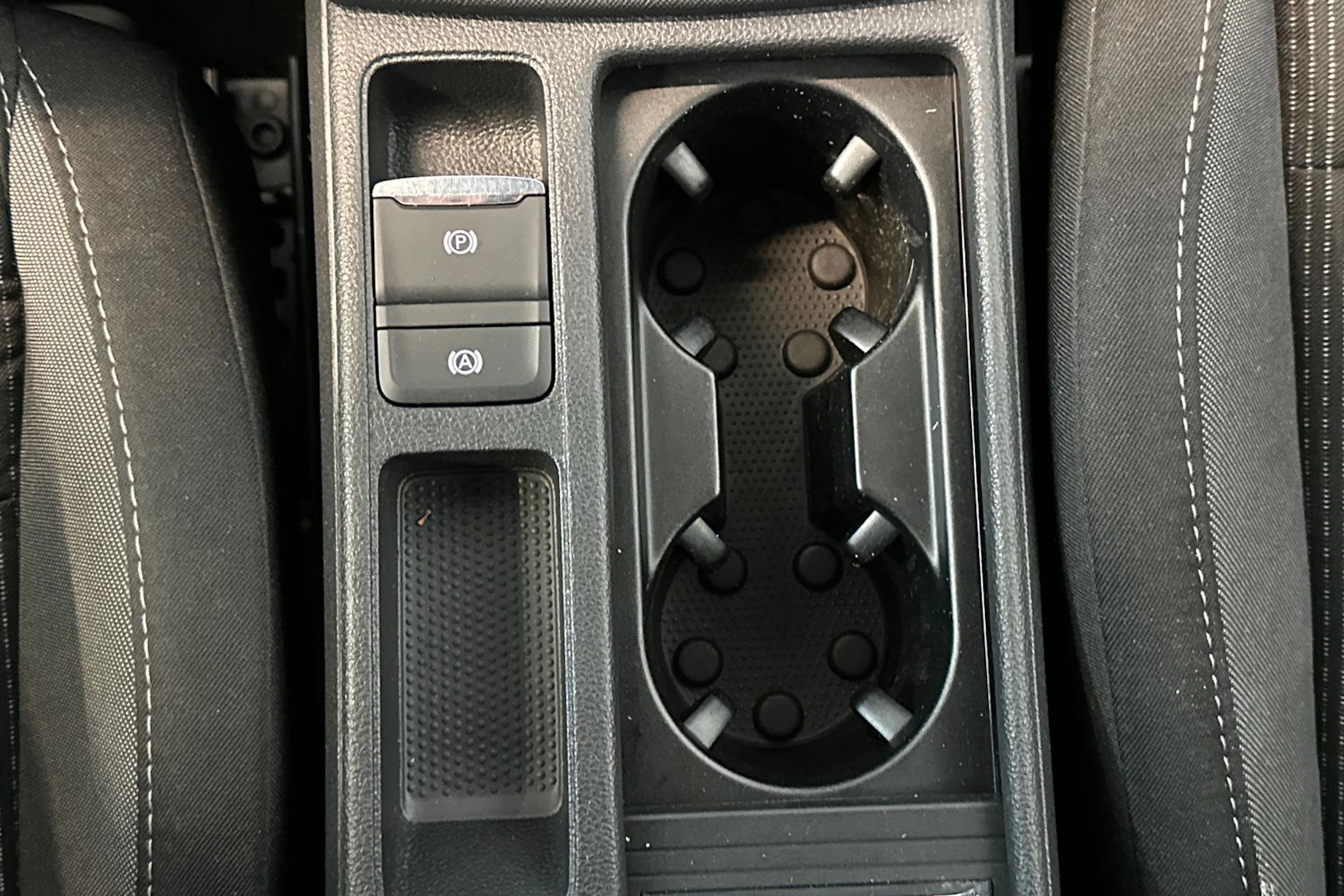 valkoinen Skoda Octavia 2021 kuva 23.
