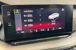 valkoinen Skoda Octavia 2021 kuva 25.