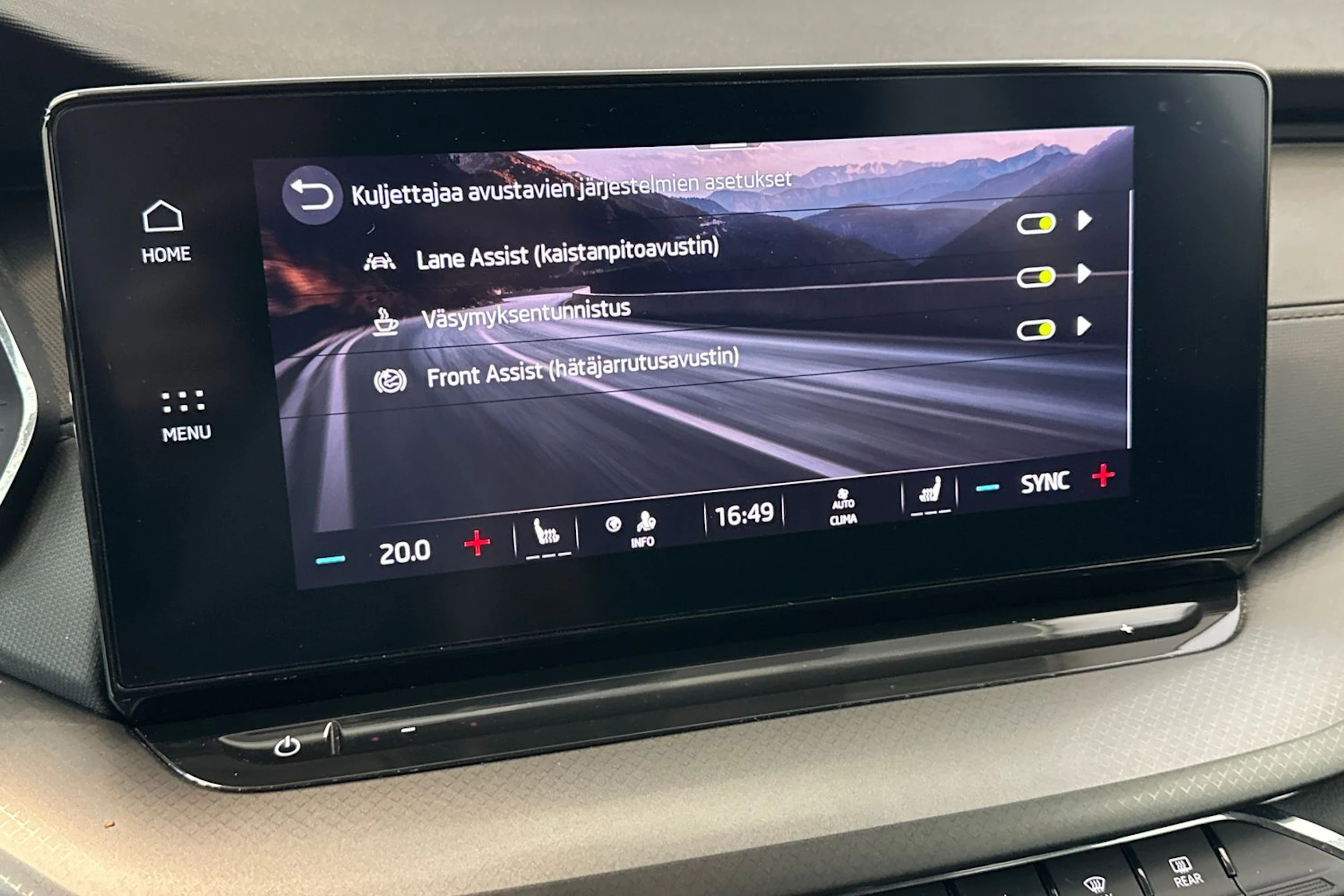 valkoinen Skoda Octavia 2021 kuva 27.