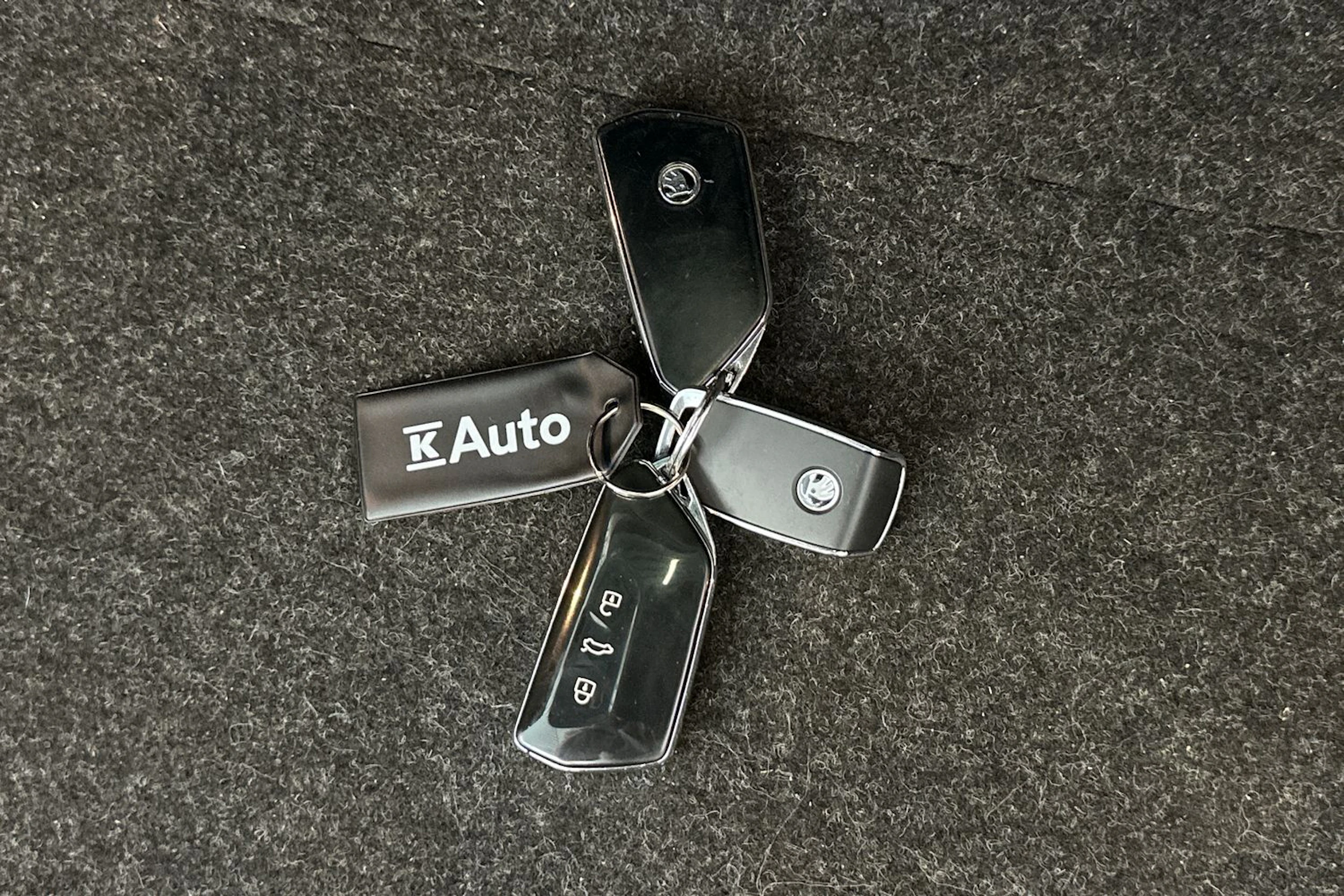 valkoinen Skoda Octavia 2021 kuva 36.