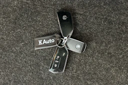 valkoinen Skoda Octavia 2021 kuva 36.