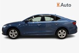 sininen Skoda Octavia 2021 kuva 5.