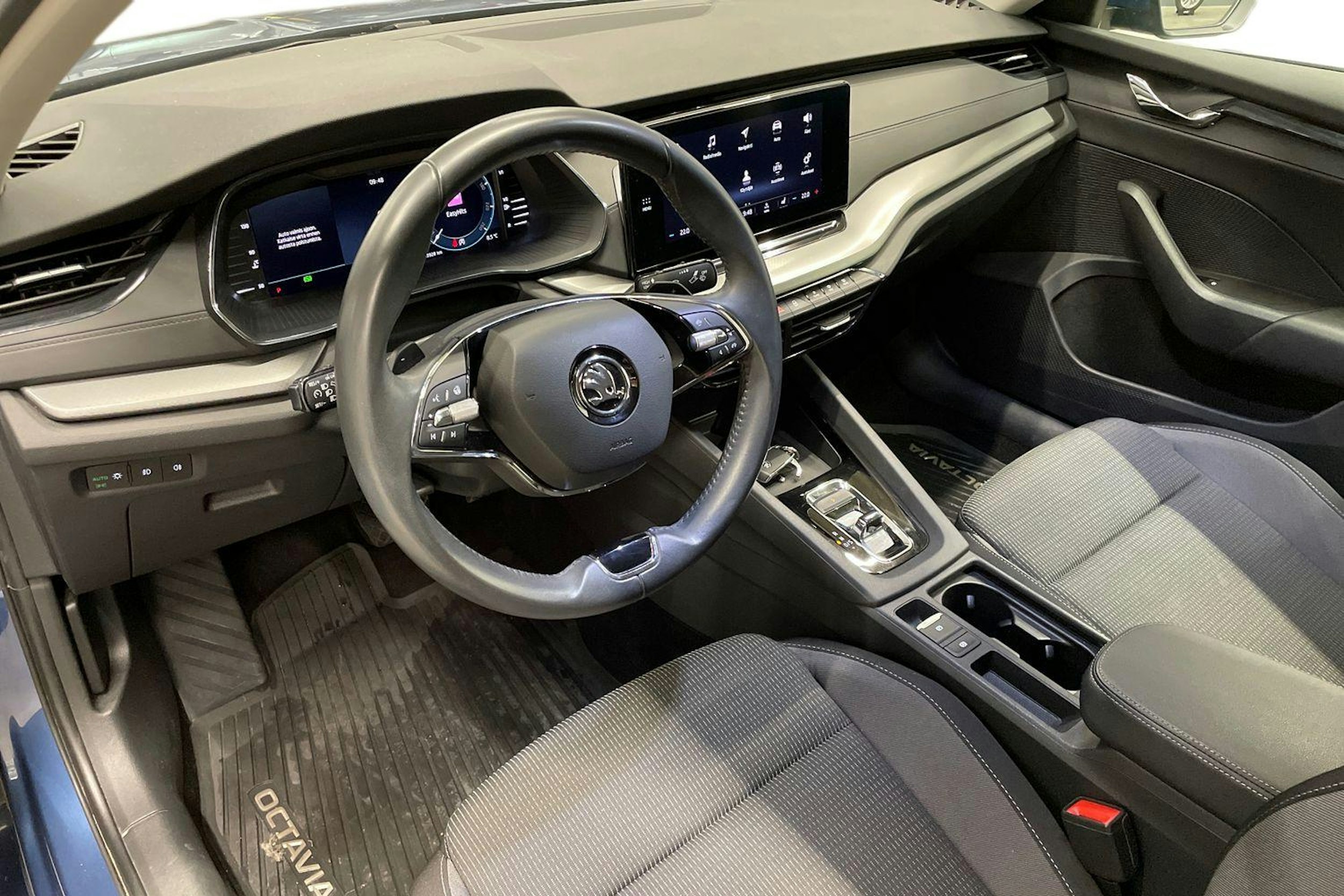 sininen Skoda Octavia 2021 kuva 6.