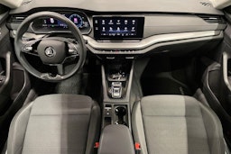 sininen Skoda Octavia 2021 kuva 7.