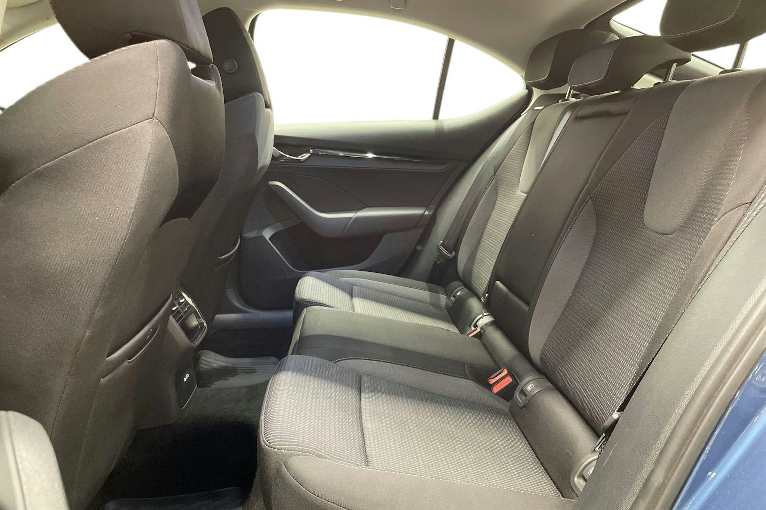 sininen Skoda Octavia 2021 kuva 8.