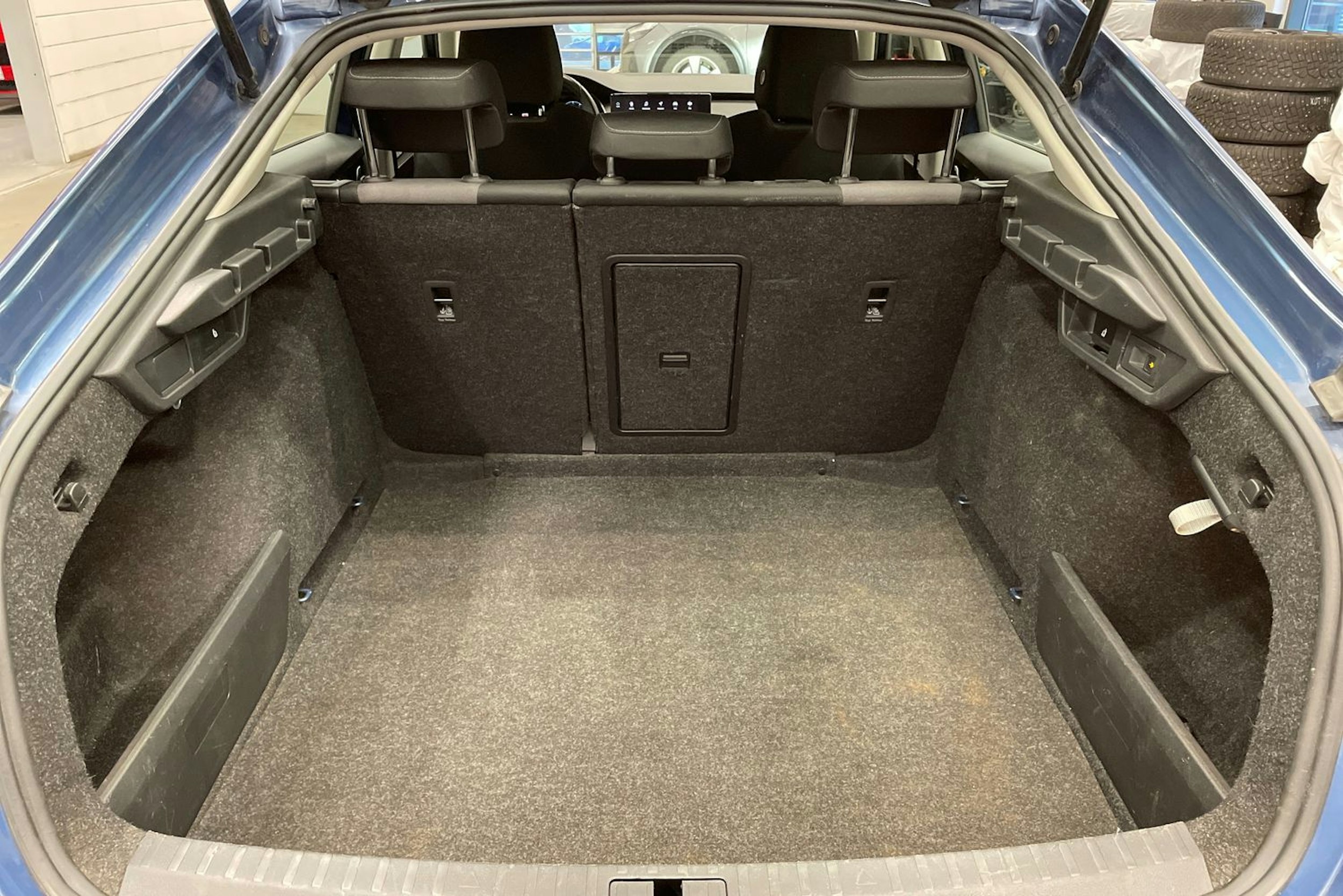 sininen Skoda Octavia 2021 kuva 12.