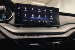 sininen Skoda Octavia 2021 kuva 14.