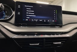 sininen Skoda Octavia 2021 kuva 16.