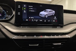 sininen Skoda Octavia 2021 kuva 18.