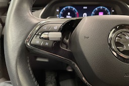 sininen Skoda Octavia 2021 kuva 22.