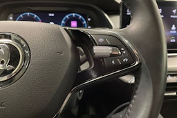 sininen Skoda Octavia 2021 kuva 23.