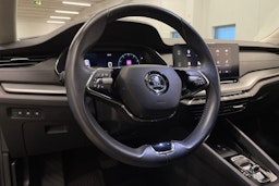 sininen Skoda Octavia 2021 kuva 24.