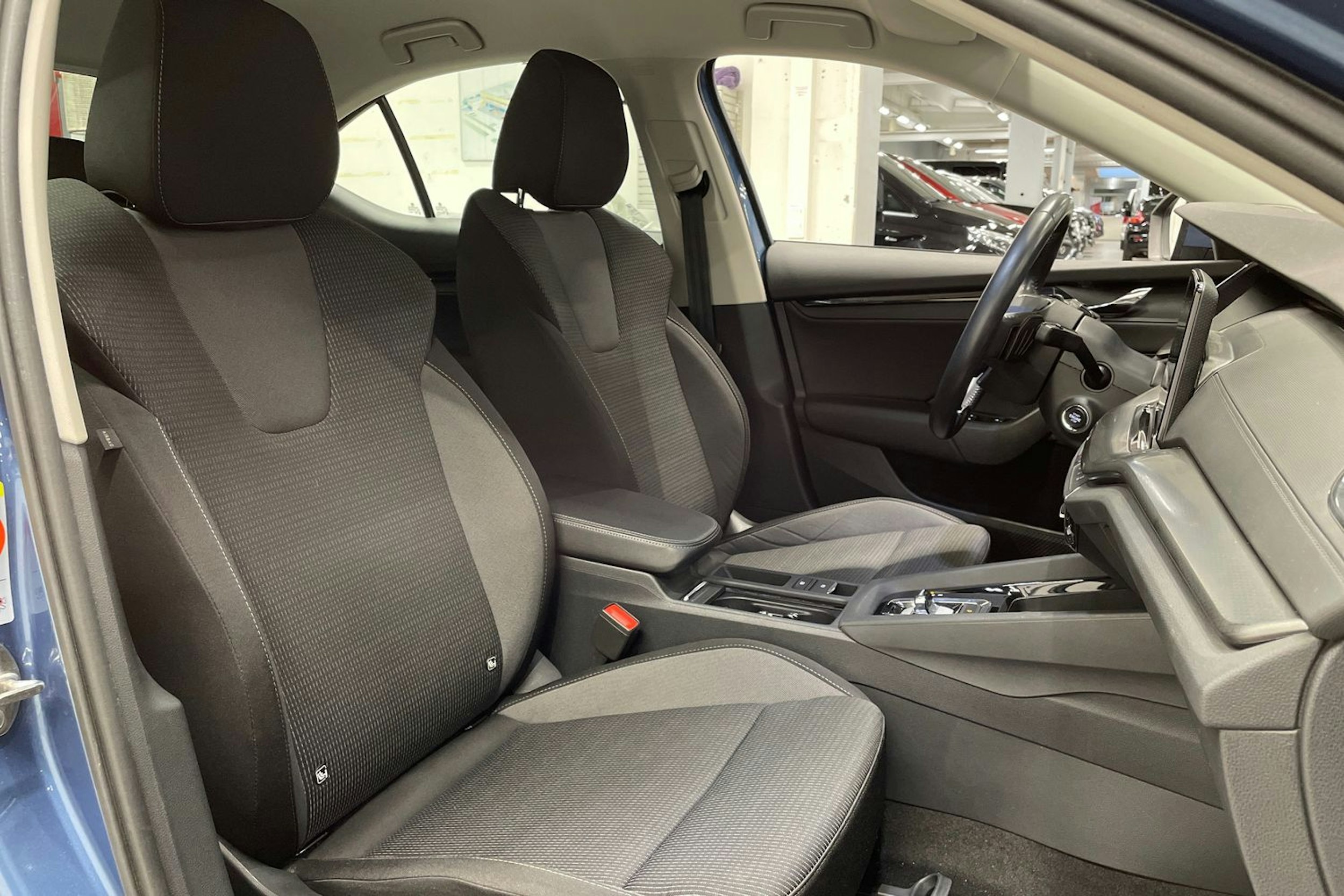 sininen Skoda Octavia 2021 kuva 25.